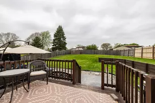 717 Cottonwood Dr, Dyer, IN 46311 - Photo 13