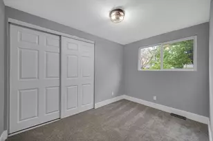 223 E Washington Ave, Hobart, IN 46342 - Photo 13