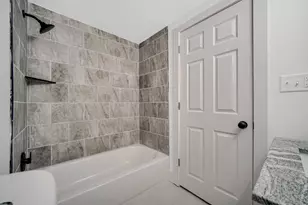 223 E Washington Ave, Hobart, IN 46342 - Photo 17
