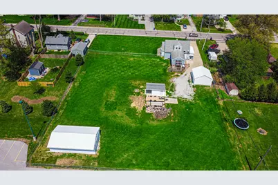 324 W Johnson Road, La Porte, IN 46350 - Photo 5