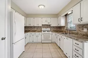 1547 W 99th Ave, Crown Point, IN 46307 - Photo 5