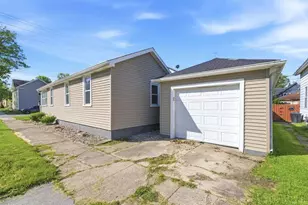201 Jefferson Ave, La Porte, IN 46350 - Photo 3