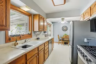 9015 O Day Dr, Highland, IN 46322 - Photo 7
