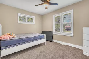 922 Hayes St, Crown Point, IN 46307 - Photo 11