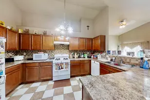 3782 W 70th Pl, Merrillville, IN 46410 - Photo 7