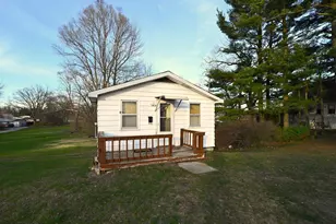 217 Park Ave, North Judson, IN 46366 - Photo 5