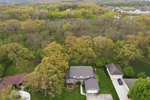 1029 Greenview Dr, Crown Point, IN 46307 - Photo 3