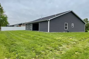 3190 W 63rd Ln, Merrillville, IN 46410 - Photo 31