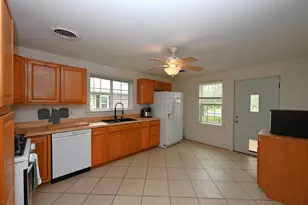 121 W Spring St, Winamac, IN 46996 - Photo 15