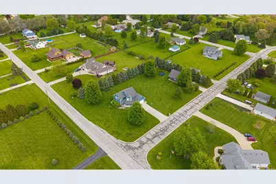 403 Creekwood Drive, Valparaiso, IN 46383 - Photo 5