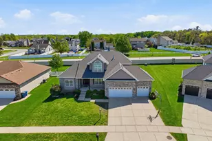 2527 Tate Dr, Schererville, IN 46375 - Photo 3