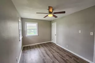 5377 Cleveland Ln, Merrillville, IN 46410 - Photo 7