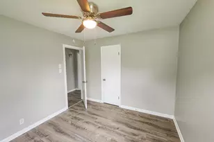 5377 Cleveland Ln, Merrillville, IN 46410 - Photo 5