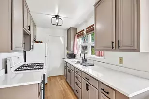 838 174th St, Hammond, IN 46324 - Photo 7