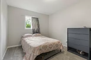 1216 N Dwiggins Ct, Griffith, IN 46319 - Photo 9