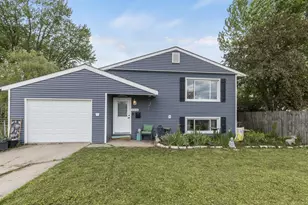 1216 N Dwiggins Ct, Griffith, IN 46319 - Photo 1