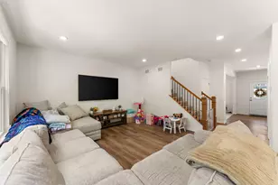 2304 Dunewood St, Portage, IN 46368 - Photo 7