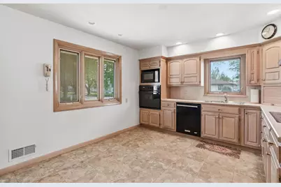 9247 Cottage Grove Avenue, Highland, IN 46322 - Photo 9