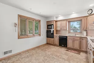 9247 Cottage Grove Ave, Highland, IN 46322 - Photo 9