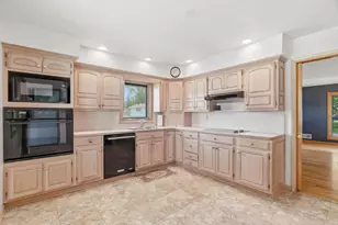 9247 Cottage Grove Ave, Highland, IN 46322 - Photo 11