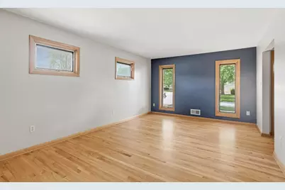 9247 Cottage Grove Avenue, Highland, IN 46322 - Photo 7