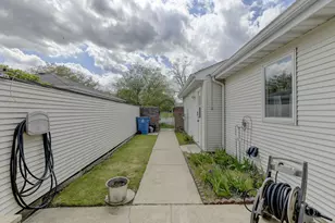 2242 Deerpath Dr W, Schererville, IN 46375 - Photo 3