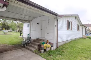 607 E Washington St, Morocco, IN 47963 - Photo 5