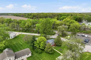 131 N 18th St, Chesterton, IN 46304 - Photo 3