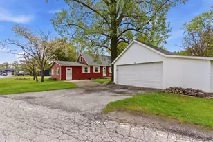 131 N 18th St, Chesterton, IN 46304 - Photo 5