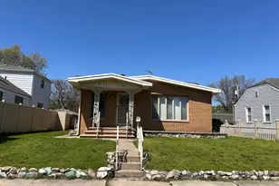 2048 Roosevelt Pl, Gary, IN 46404 - Photo 1