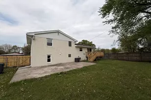 621 E 52nd Ave, Merrillville, IN 46410 - Photo 3