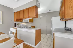 975 Millpond Rd N, Valparaiso, IN 46385 - Photo 9