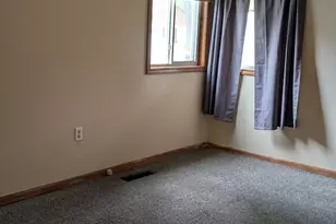 318 N Delaware St, Hobart, IN 46342 - Photo 7