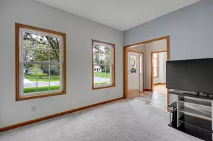 440 Oak Breeze Dr, Valparaiso, IN 46383 - Photo 5