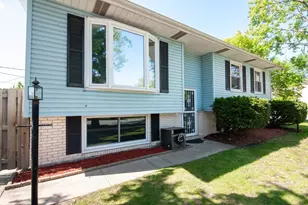 749 N Elmer St, Griffith, IN 46319 - Photo 3