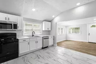 7323 E Pansy Ln, New Carlisle, IN 46552 - Photo 5