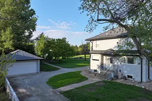 321 E 13th St, Winamac, IN 46996 - Photo 5