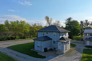 321 E 13th St, Winamac, IN 46996 - Photo 3