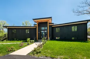 220 Robbins Rd, Valparaiso, IN 46385 - Photo 5