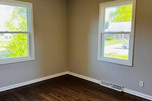 2851 44th St, Highland, IN 46322 - Photo 9