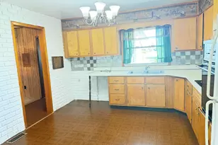 505 Albert St, Valparaiso, IN 46383 - Photo 3