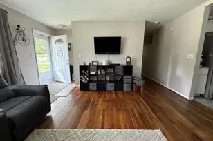 7727 Dakota St, Merrillville, IN 46410 - Photo 9