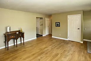 2704 Kellee Ct, Valparaiso, IN 46383 - Photo 9