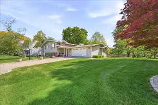 4000 Lancaster Dr, Valparaiso, IN 46383 - Photo 3