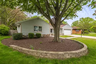 122 Boyd Cir, Michigan City, IN 46360 - Photo 3