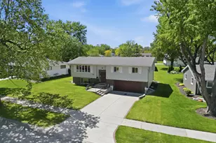 723 Maple Ln, Crown Point, IN 46307 - Photo 3