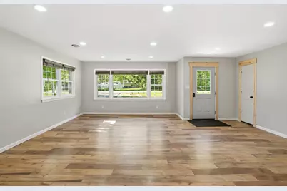 590 E Oak Hill Road, Chesterton, IN 46304 - Photo 9