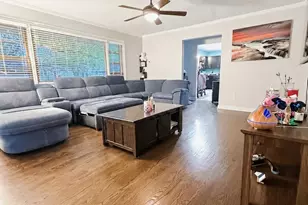 140 N Linda St, Hobart, IN 46342 - Photo 5