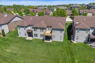 10015 Prairie Knoll Ct, Saint John, IN 46373 - Photo 3