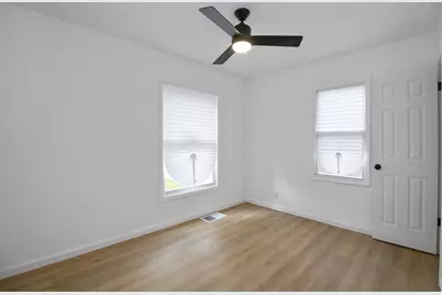 825 E 43rd Place, Gary, IN 46409 - Photo 5